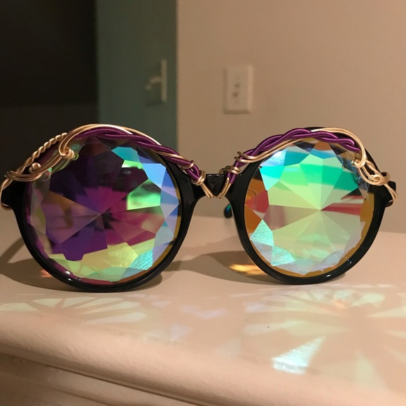 Festive Sunglasses - Picture 2 of 4